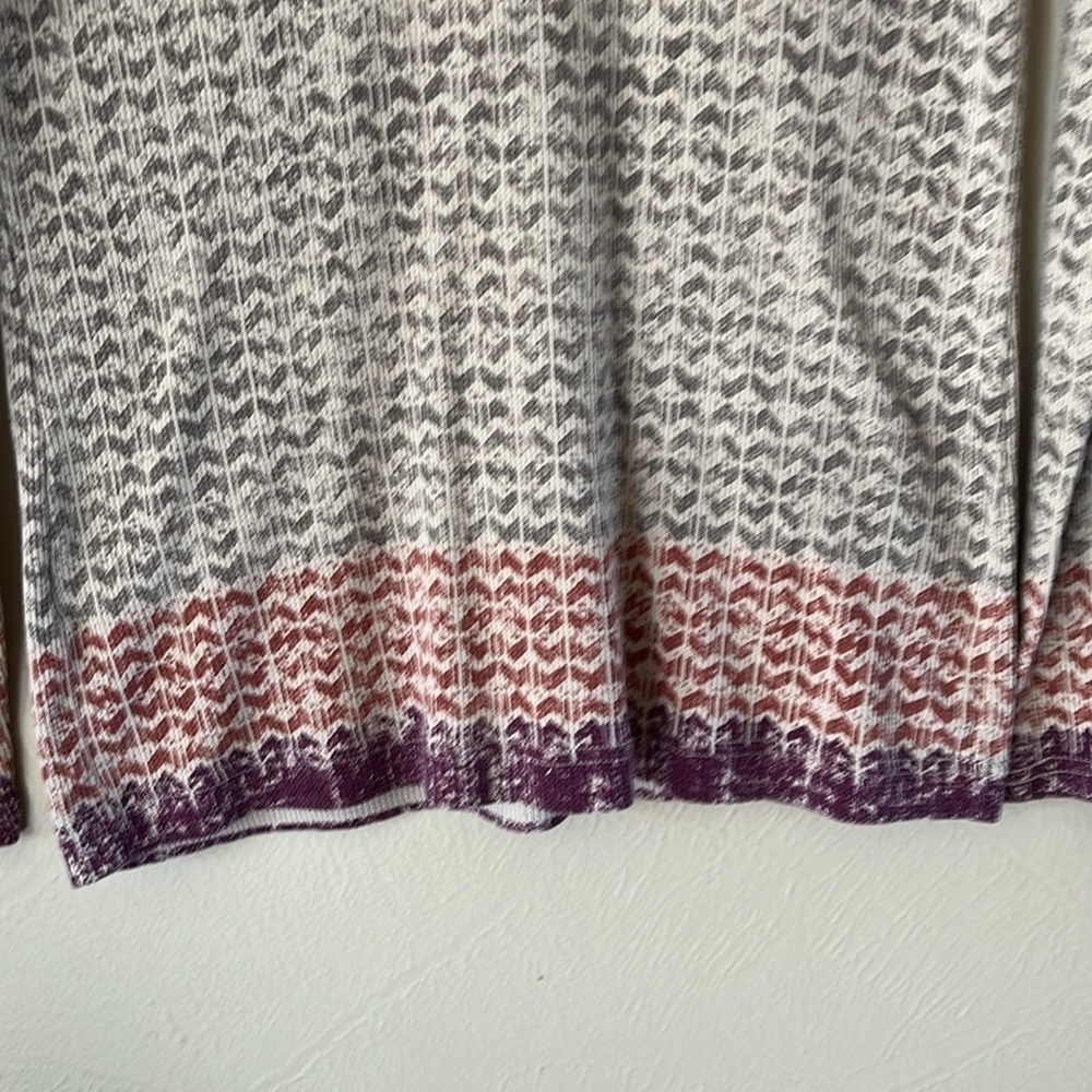 Eddie Bauer Ribbed Split V Neck Long Sleeve Chevron Size M Gradient Colors - Picture 3 of 13